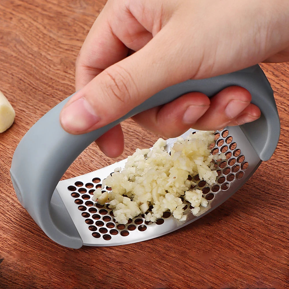 Stainless Steel Garlic Masher – Manual Garlic Chopper and Press for Effortless Kitchen Prep